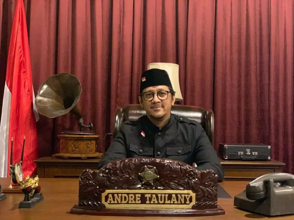 gaya andre bak pejabat © Instagram