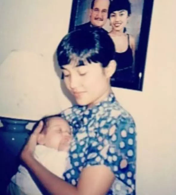 ibu 10 seleb saat muda © Instagram