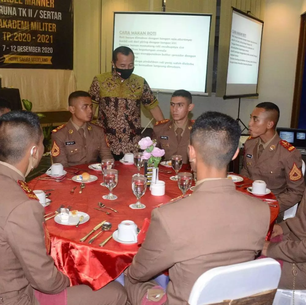 table manner enzo jadi sorotan © Instagram