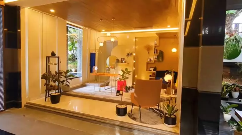 penampakan review room rachel vennya © YouTube