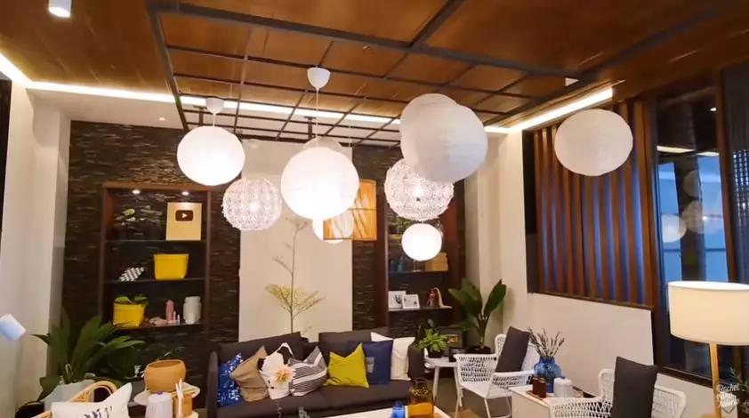 penampakan review room rachel vennya © YouTube