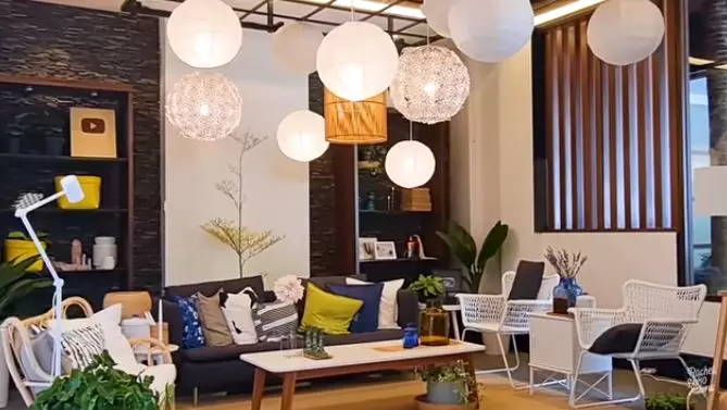 penampakan review room rachel vennya © YouTube