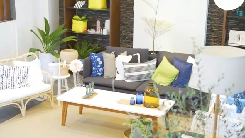 penampakan review room rachel vennya © YouTube