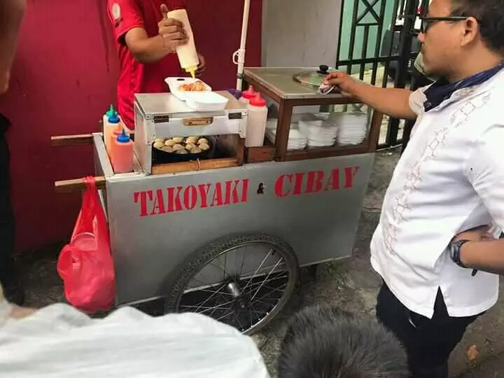 Tulisan lucu di gerobak dorong © Twitter