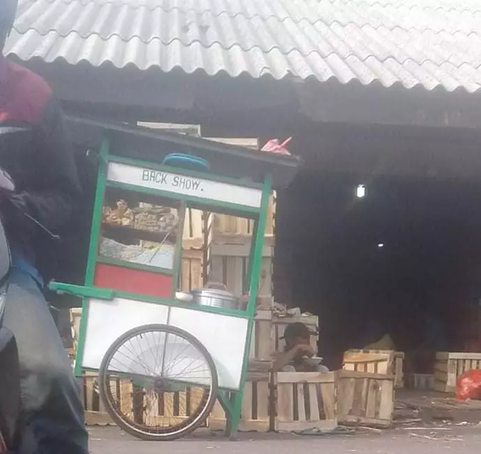 Tulisan lucu di gerobak dorong © Twitter