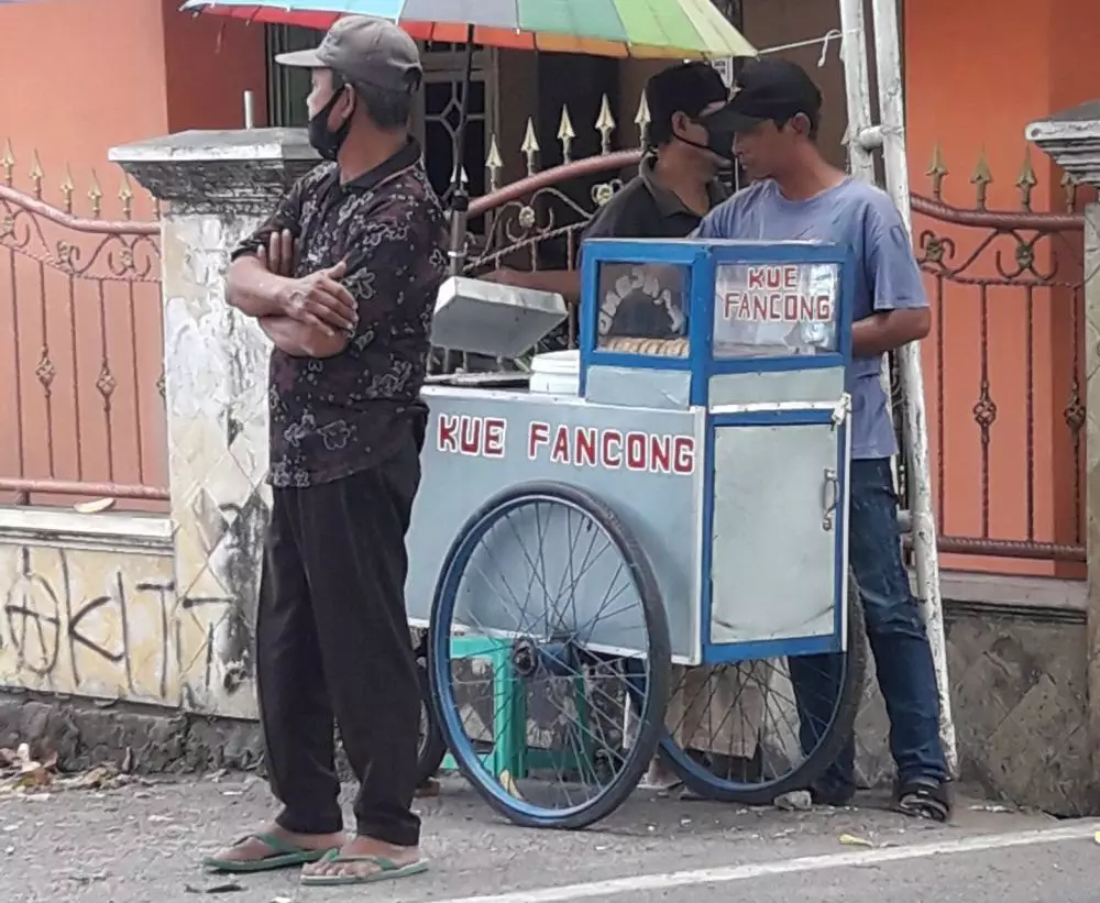 Tulisan lucu di gerobak dorong © Twitter