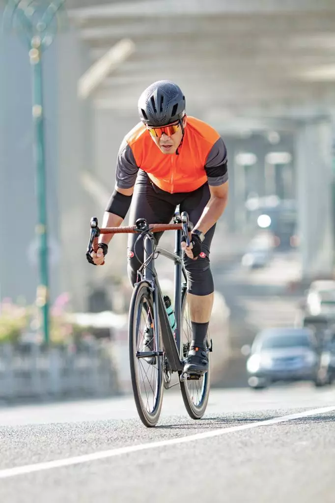 Fotografer di jembatan kuningan © 2020 brilio.net Fotografer di jembatan kuningan © 2020 brilio.net