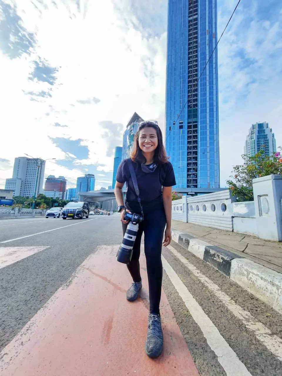 Fotografer di jembatan kuningan © 2020 brilio.net Fotografer di jembatan kuningan © 2020 brilio.net