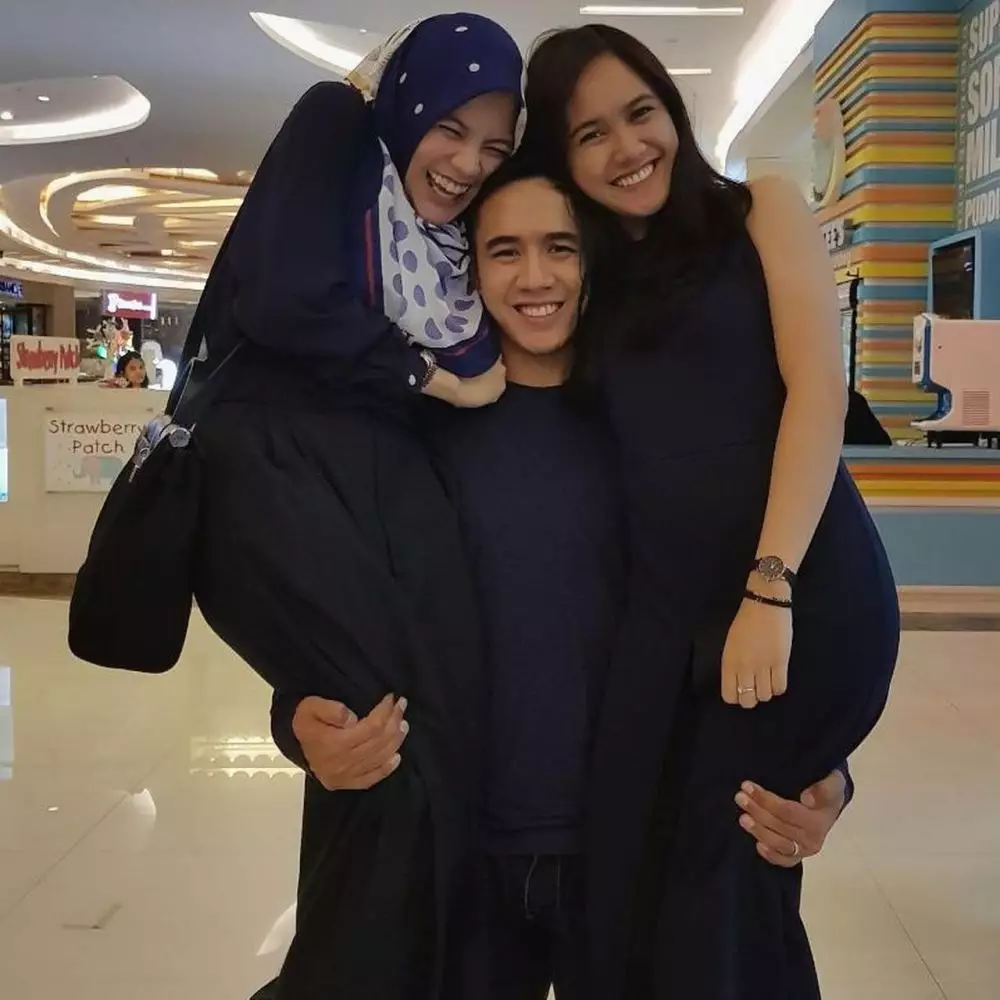 alyssa dan kakak © Instagram