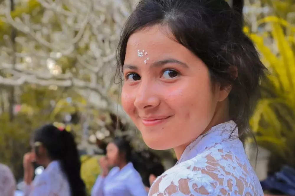 potret memesona Bulan Sutena Instagram potret memesona Bulan Sutena Instagram