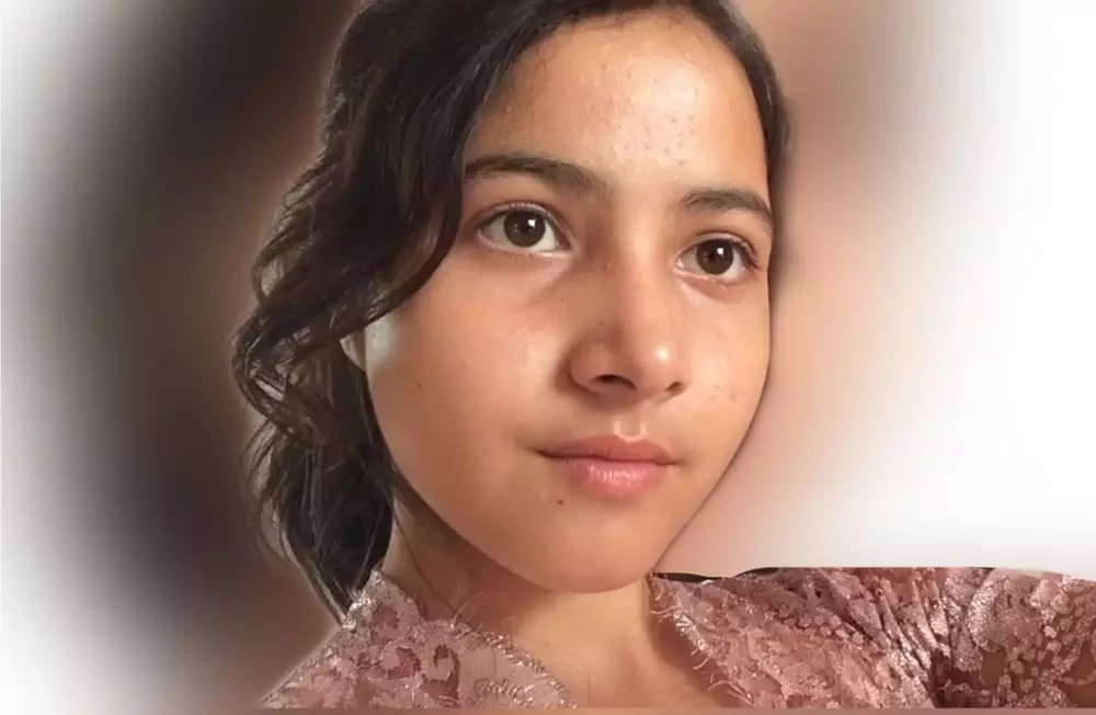 potret memesona Bulan Sutena Instagram potret memesona Bulan Sutena Instagram