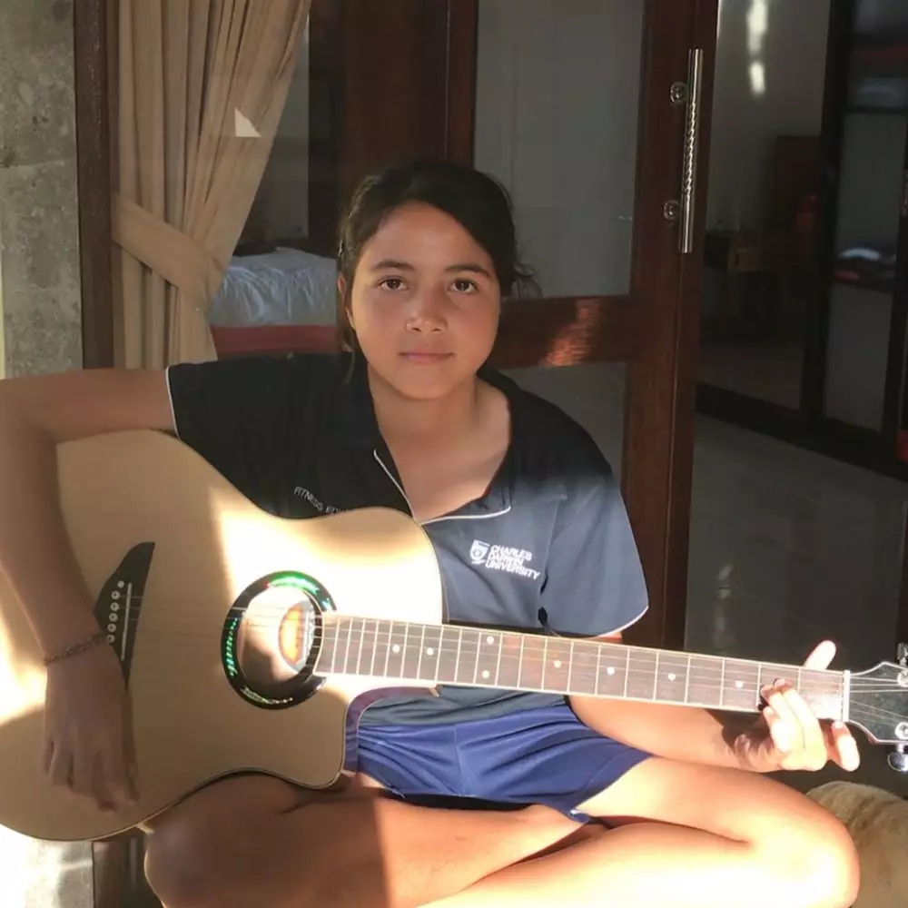 potret memesona Bulan Sutena Instagram potret memesona Bulan Sutena Instagram