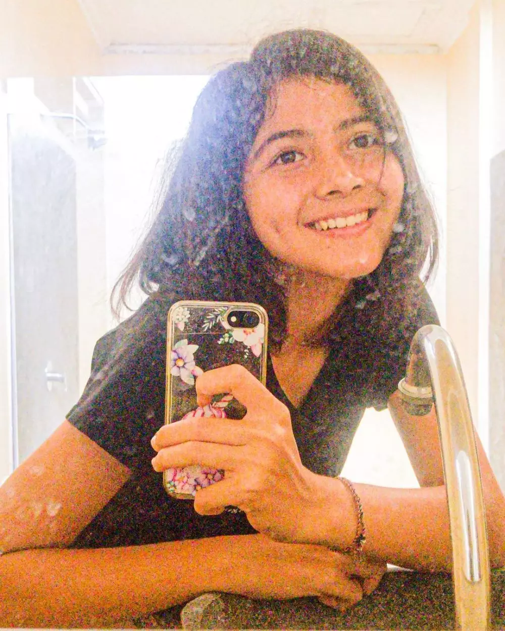 potret memesona Bulan Sutena Instagram potret memesona Bulan Sutena Instagram