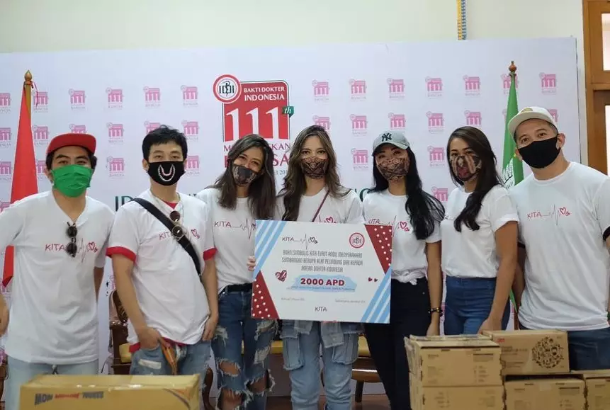 Nia Ramadhani kegiatan sosial  © Instagram