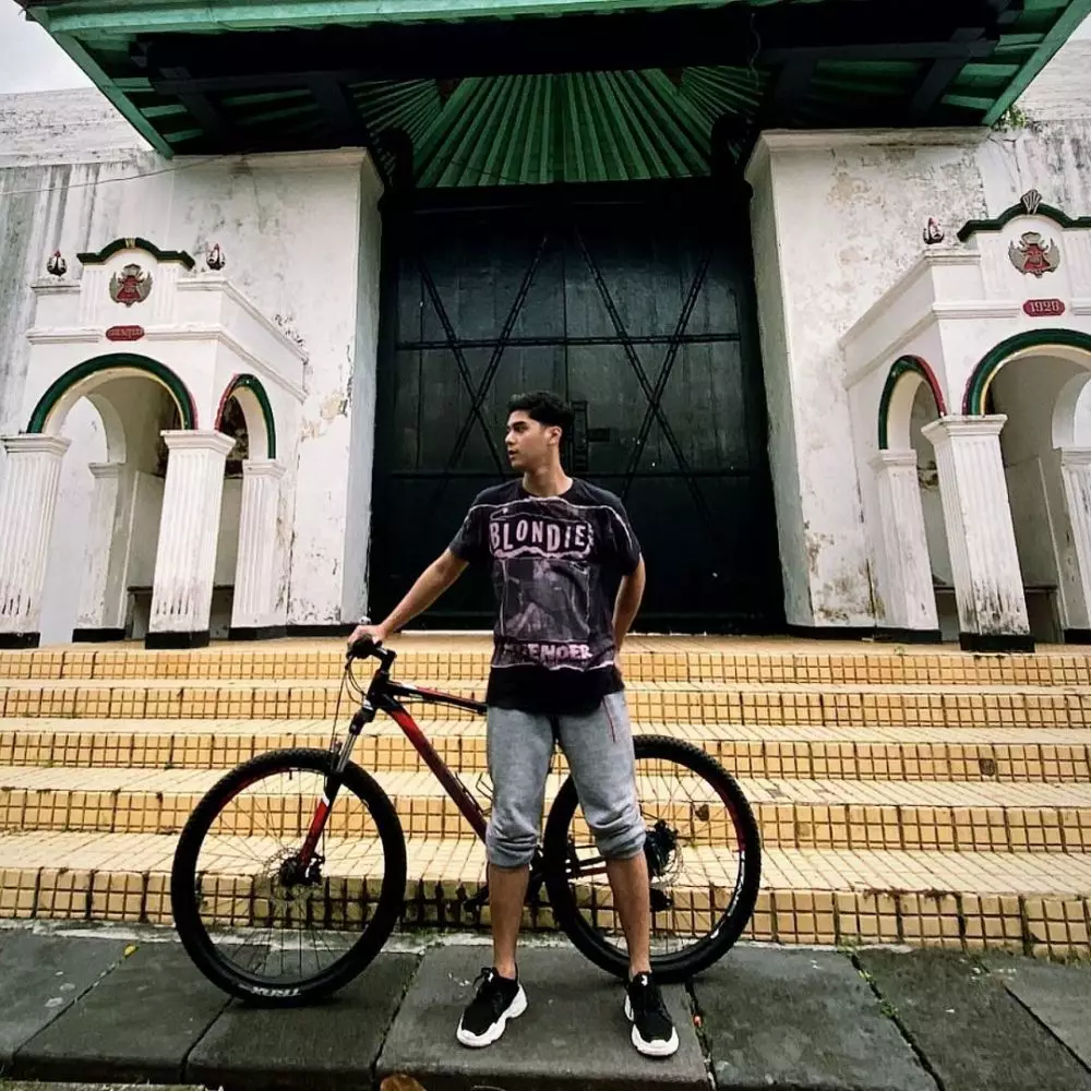 Momen Al Ghazali dan Dul jelajah Jogja © Instagram