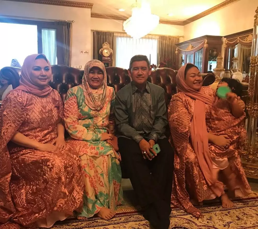 Potret kompak Nia Daniaty dan putri sulung © Instagram Potret kompak Nia Daniaty dan putri sulung © Instagram