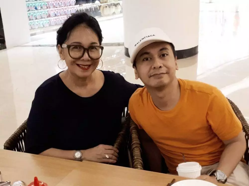 potret kebersamaan youtuber bareng ibunda © Instagram