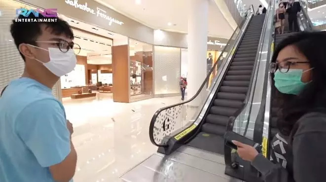 Dimas Ahmad borong baju di mal © YouTube