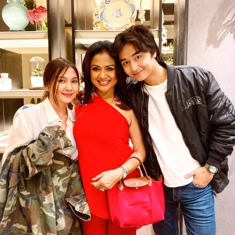 Betharia dan pacar leon © Instagram