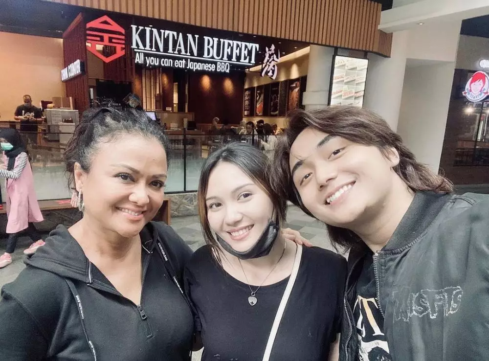 Betharia dan pacar leon © Instagram