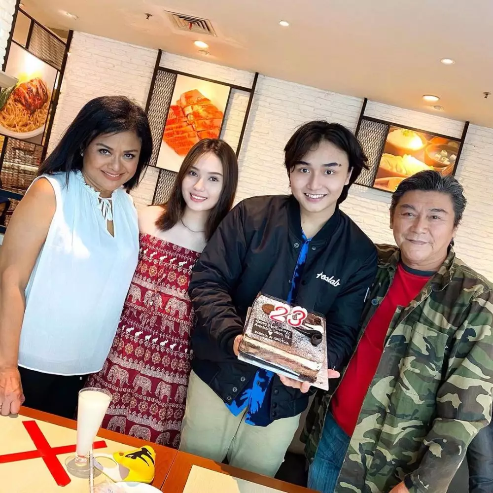 Betharia dan pacar leon © Instagram