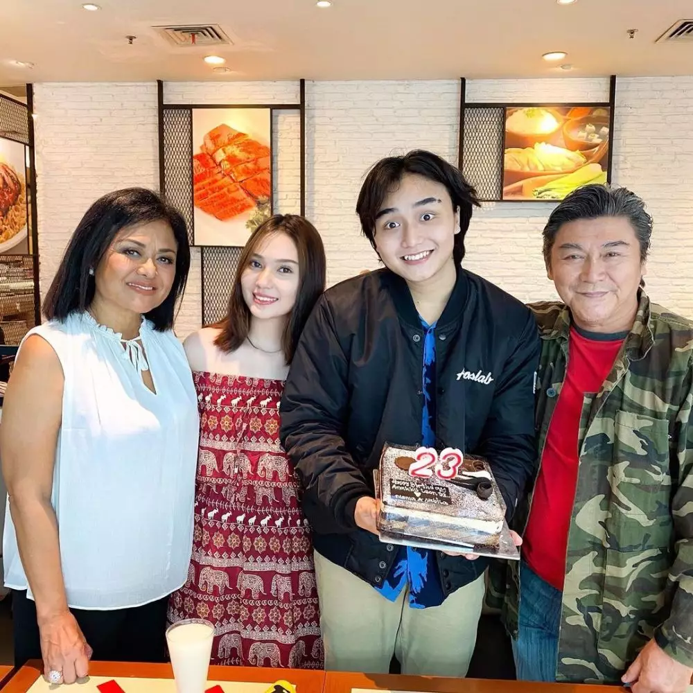 Betharia dan pacar leon © Instagram