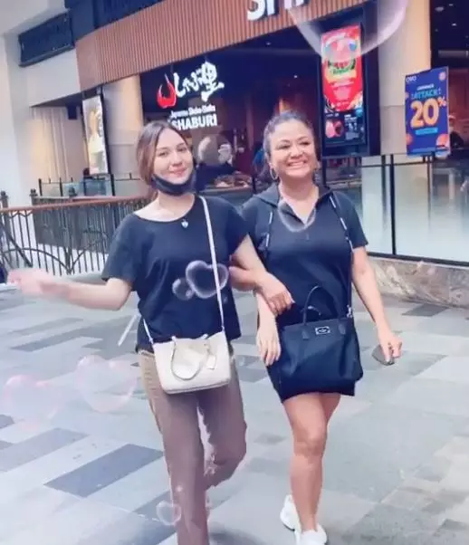 Betharia dan pacar leon © Instagram