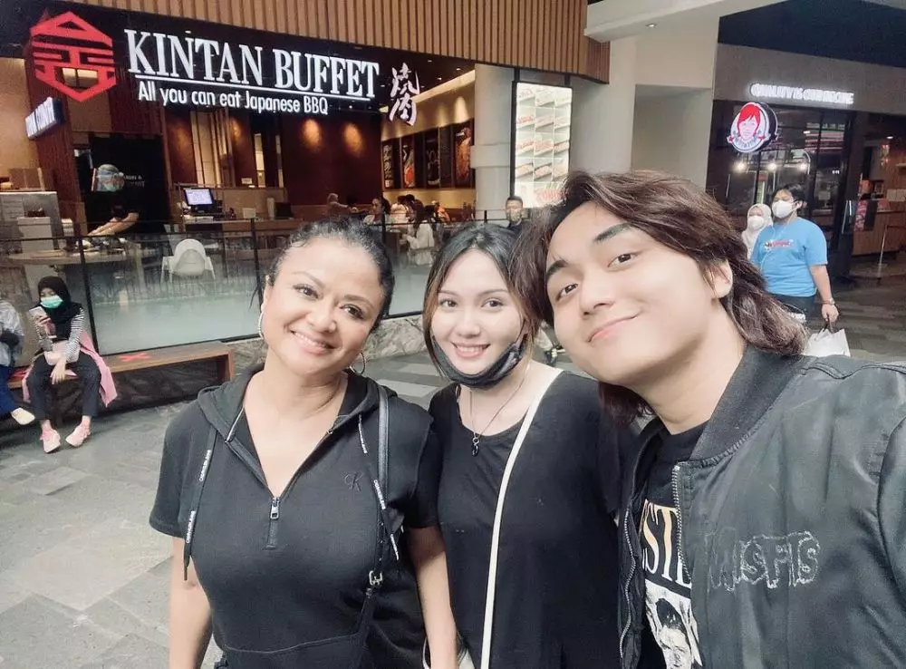 Betharia dan pacar leon © Instagram