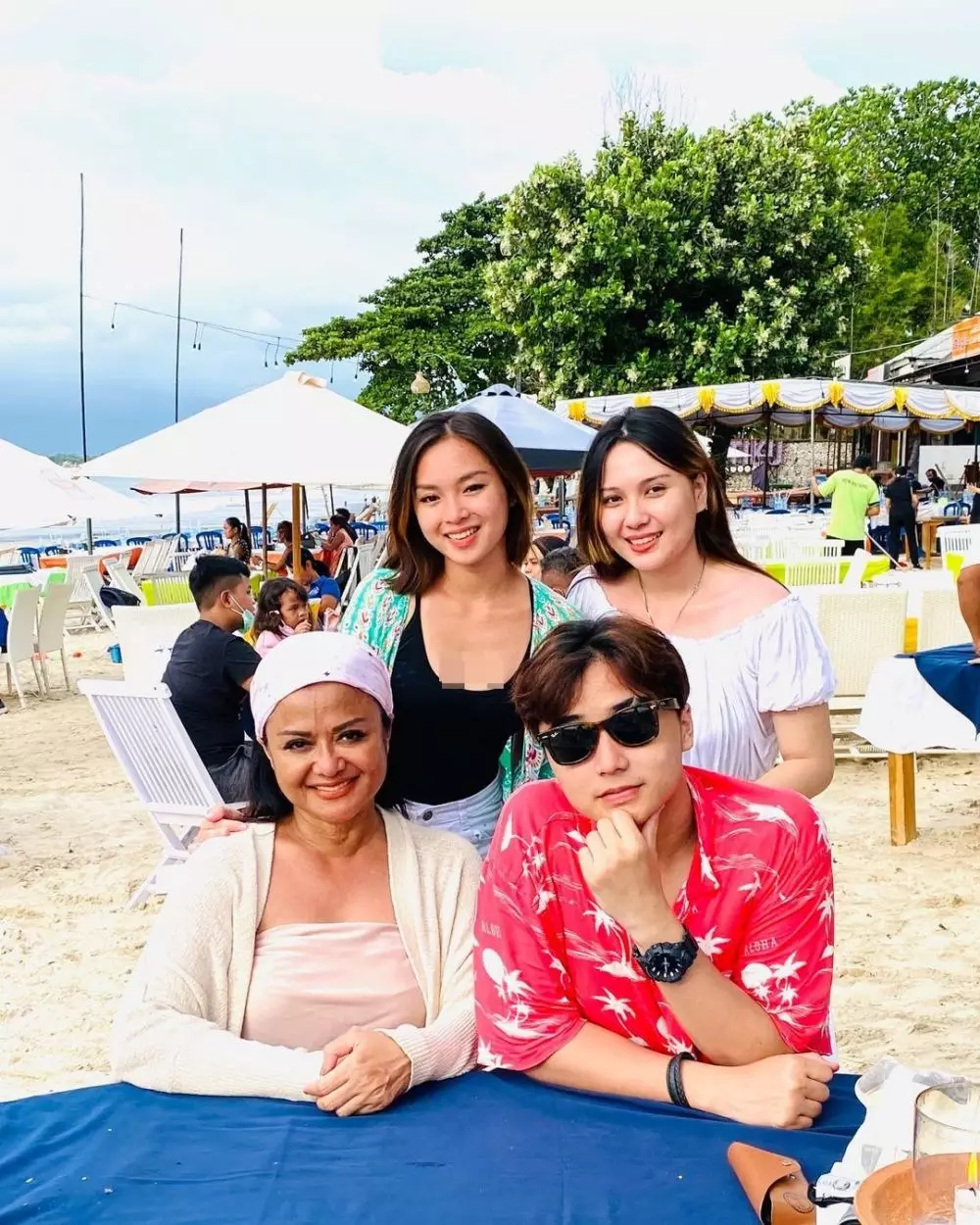 Betharia dan pacar leon © Instagram