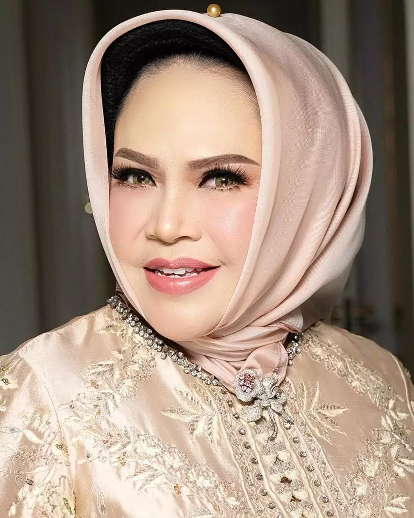 seleb cantik usia 60 lebih © Instagram seleb cantik usia 60 lebih © Instagram