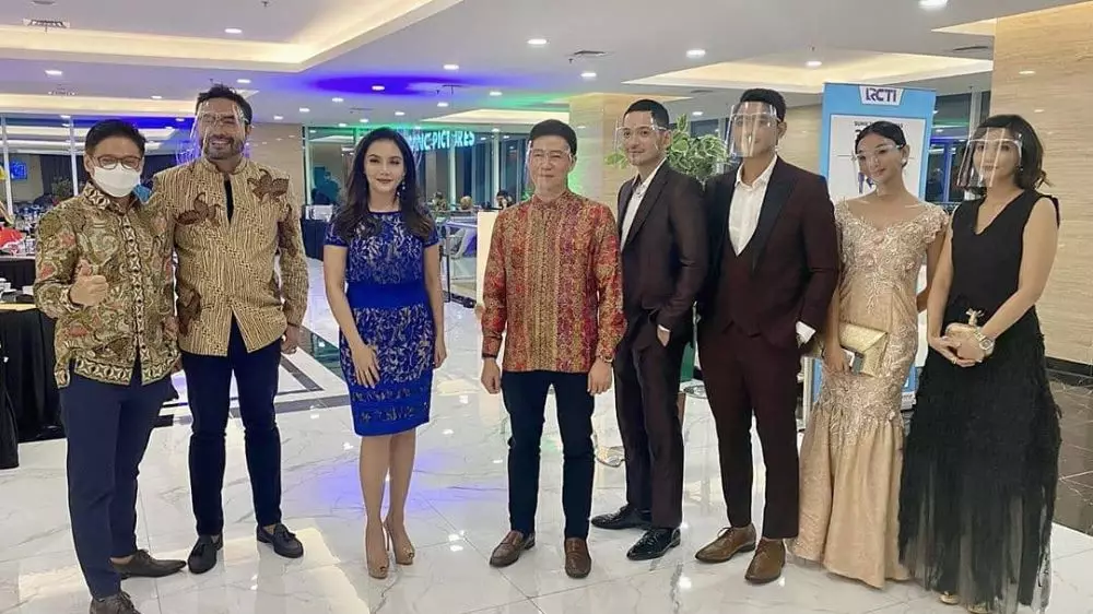 kedekatan Arya Saloka dan Evan Sanders © 2020 brilio.net kedekatan Arya Saloka dan Evan Sanders © 2020 brilio.net