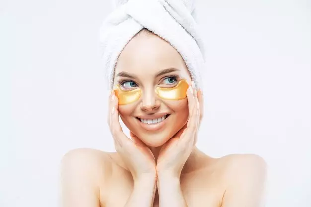 Masker kopi untuk mata panda © 2020 brilio.net