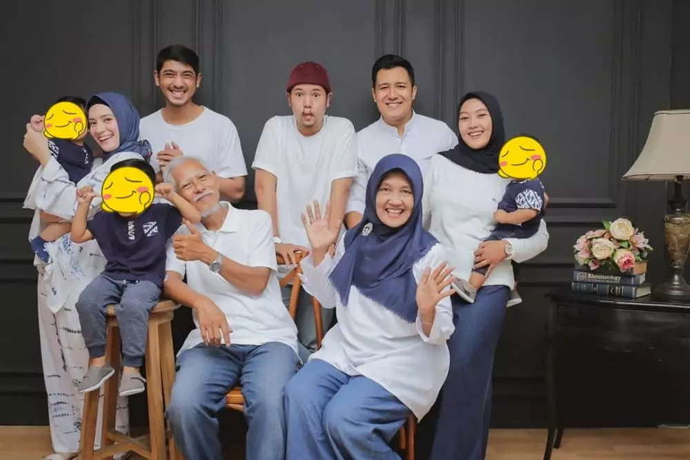 Pesona kakak Arya Saloka © Instagram