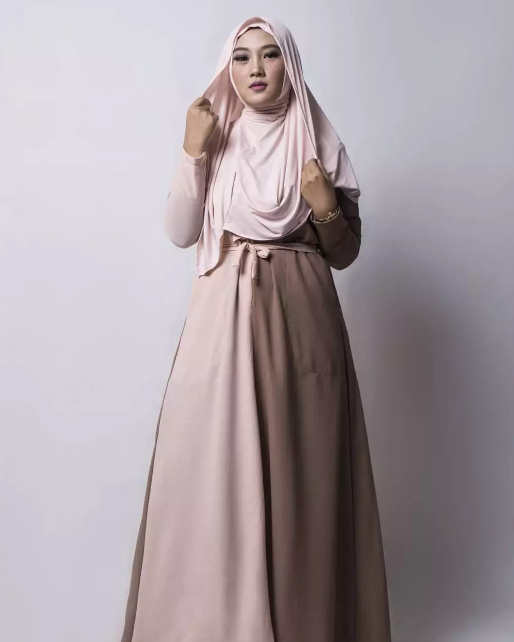 Pesona kakak Arya Saloka © Instagram