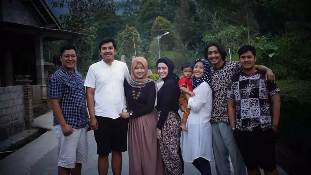 Pesona kakak Arya Saloka © Instagram