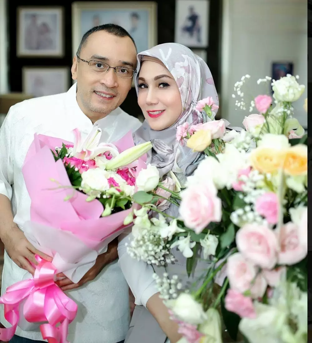 Seleb langganan ibu dan suami © 2020 brilio.net Seleb langganan ibu dan suami © 2020 brilio.net