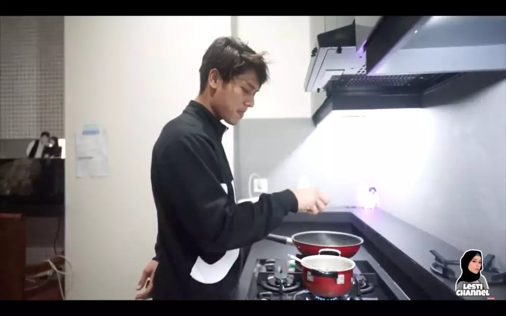 Lesty Kejora dan Rizky Billar masak bareng YouTube