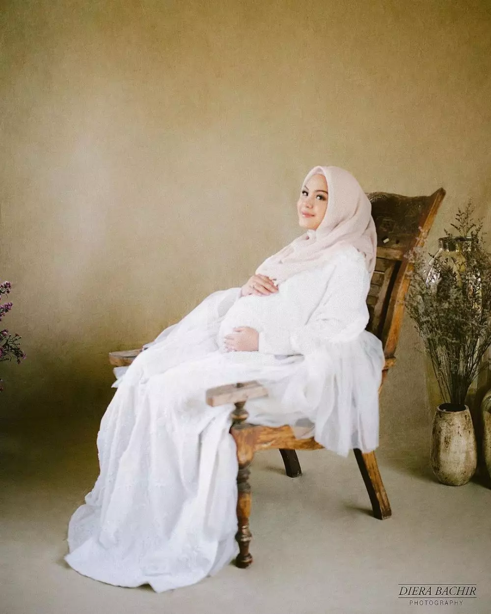 pemotretan maternity Vebby Palwinta © 2020 brilio.net