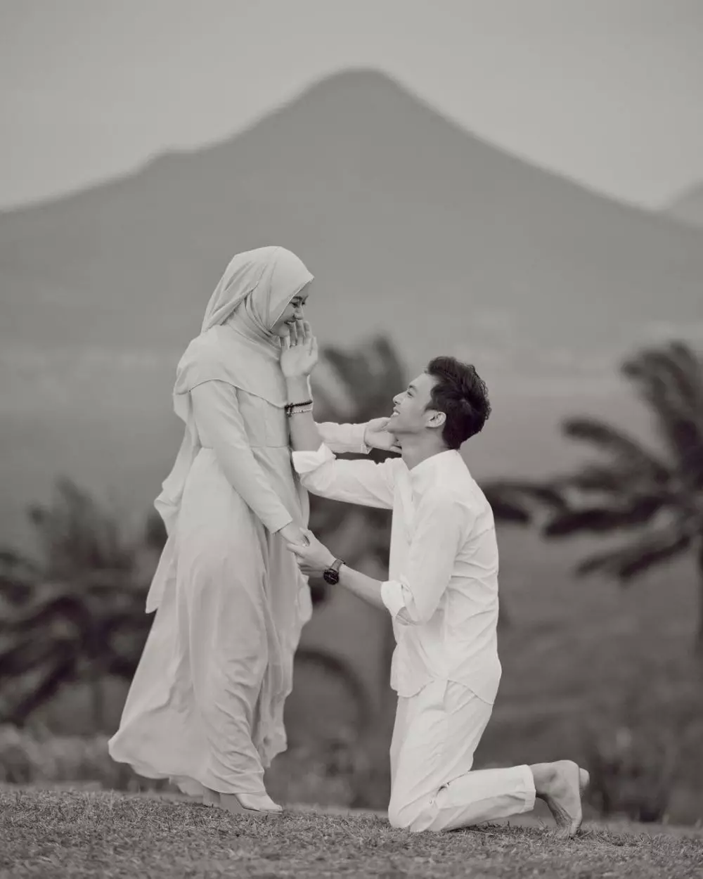 Single baru Rey Mbayang © 2020 brilio.net