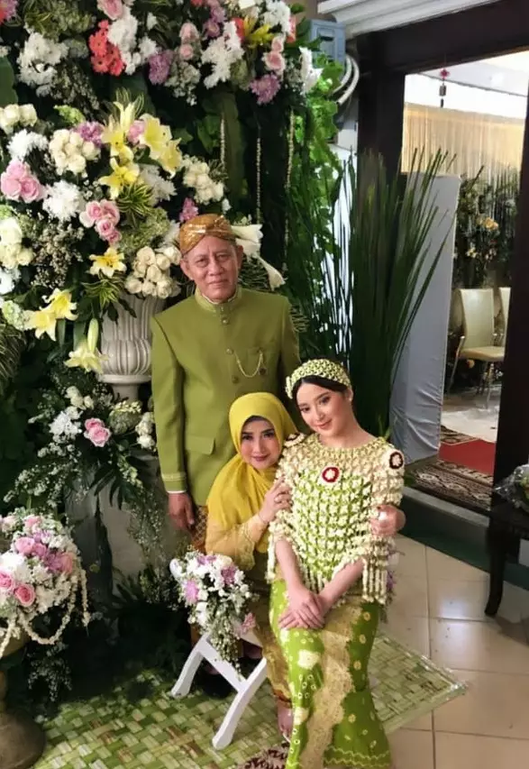 siraman dan pengajian Rosiana Dewi berbagai sumber