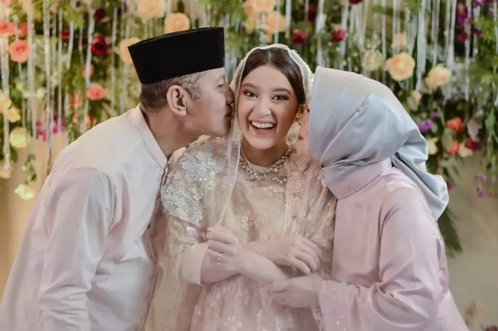 siraman dan pengajian Rosiana Dewi berbagai sumber