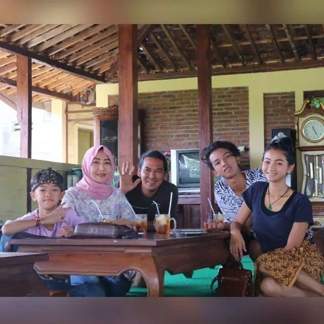 kebersamaan glenca chysara dan adik © Instagram