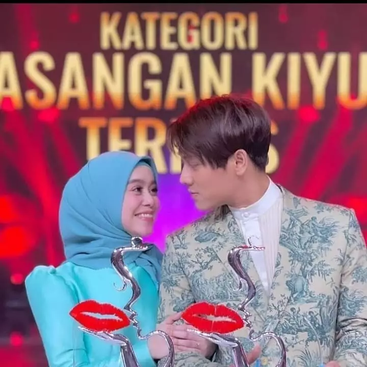 Momen Lesty Kejora dan Rizky Billar di Kiss Awards 2020 © Istimewa Momen Lesty Kejora dan Rizky Billar di Kiss Awards 2020 © Istimewa
