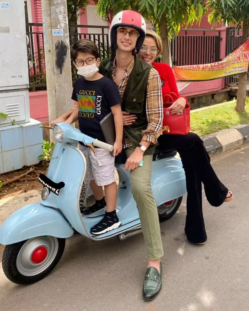 Dimas Beck unggah potret bonceng Nikita Mirzani Instagram Dimas Beck unggah potret bonceng Nikita Mirzani Instagram