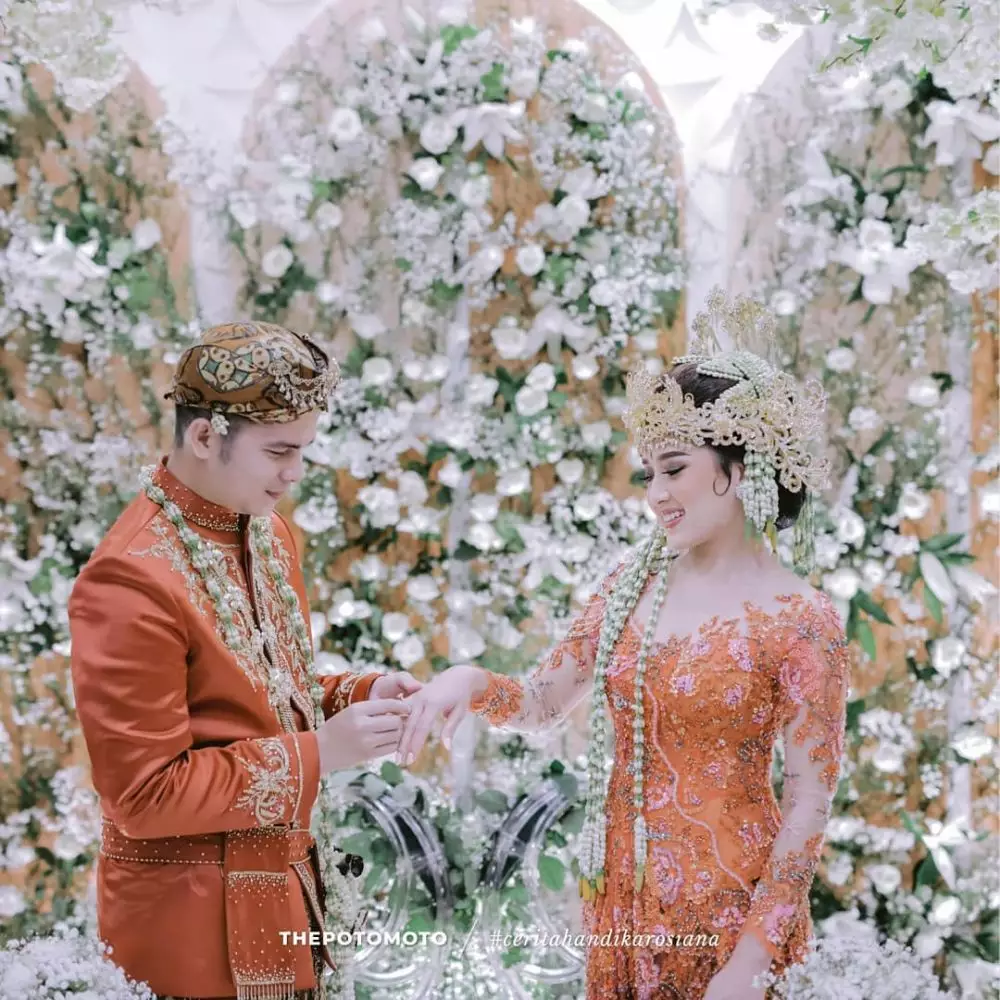 pernikahan Rosiana Dewi dan Handika Pratama © 2020 brilio.net Instagram pernikahan Rosiana Dewi dan Handika Pratama © 2020 brilio.net Instagram