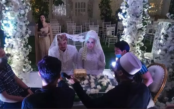 Elly Aher menikah   © 2020 brilio.net Elly Aher menikah   © 2020 brilio.net