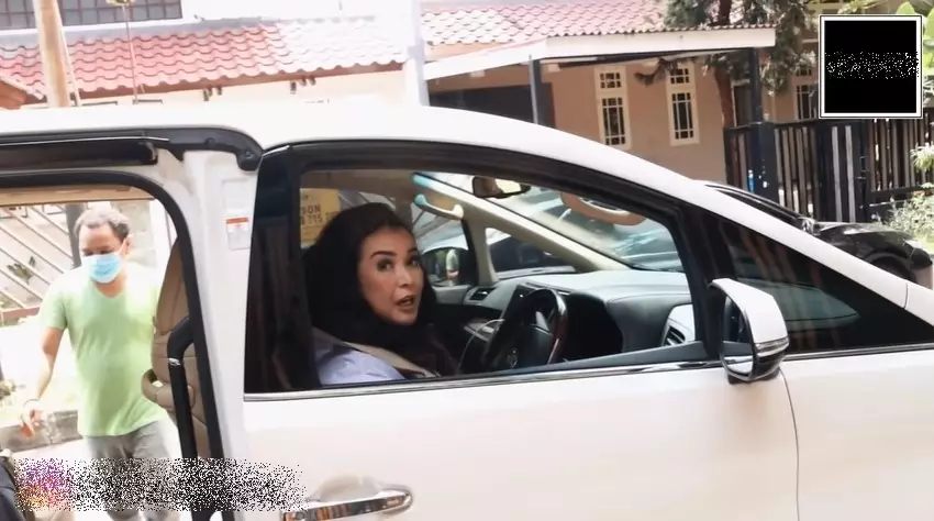 Momen Jennifer Jill makan di warteg berbagai sumber Momen Jennifer Jill makan di warteg berbagai sumber