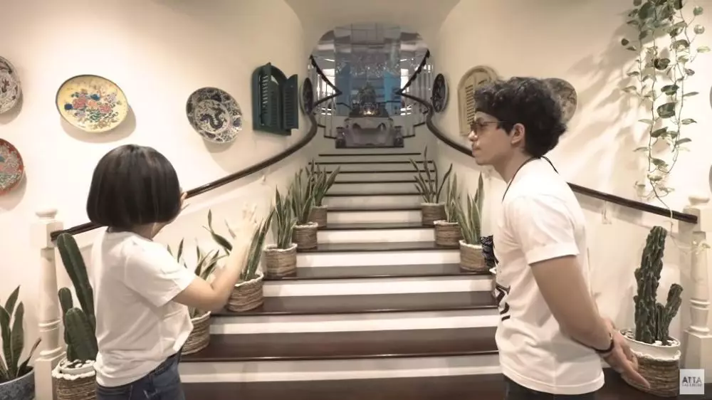 gudang rumah Yuni Shara © YouTube