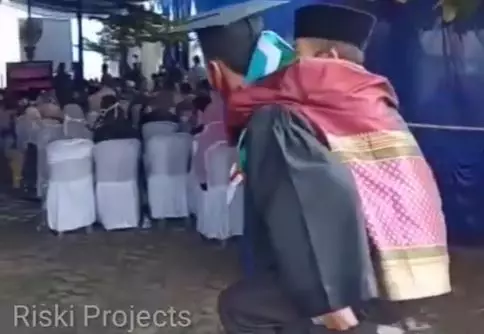 anak gendong ayah ke wisuda Instagram