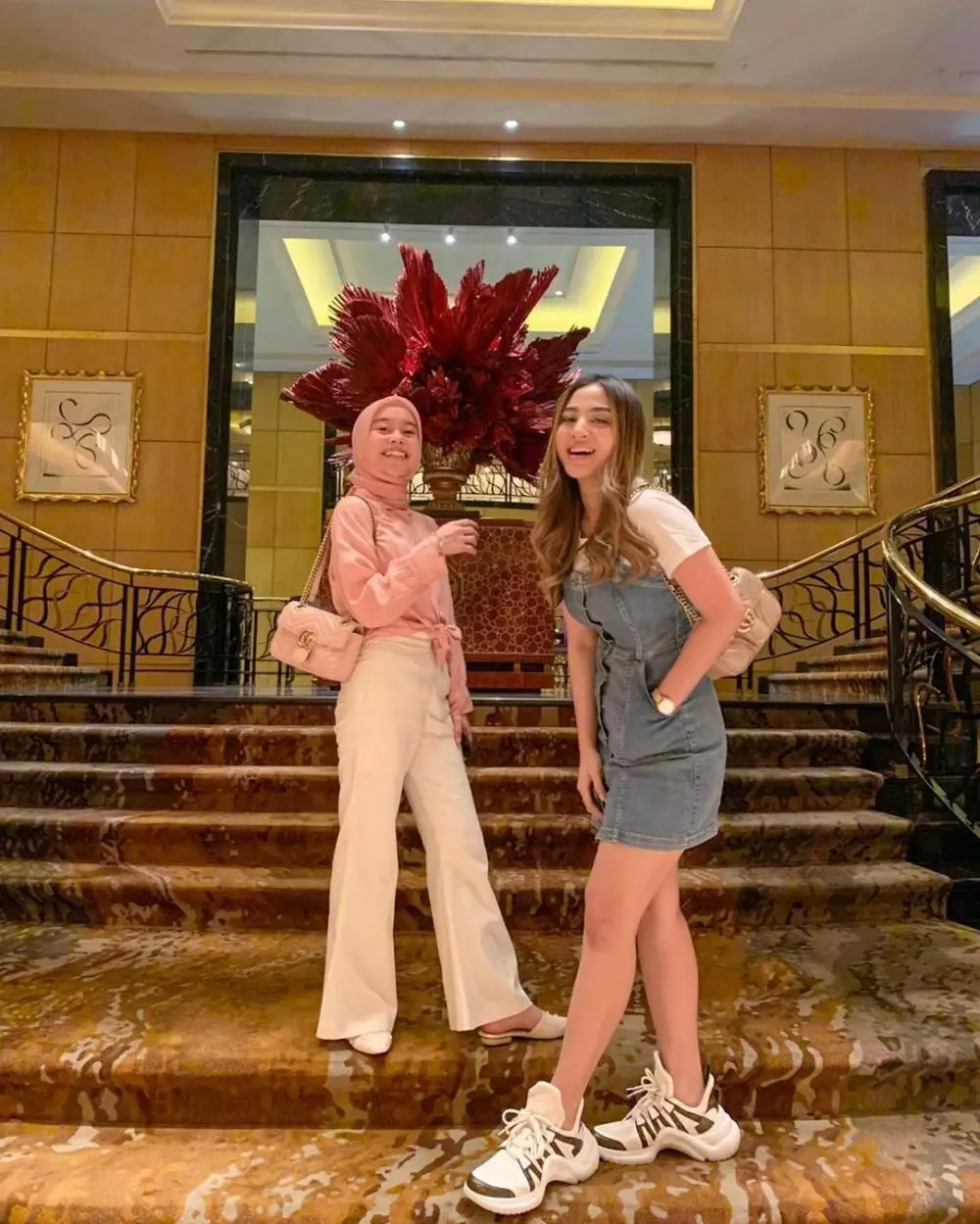 Gaya OOTD Lesty Kejora makin stylish © Instagram Gaya OOTD Lesty Kejora makin stylish © Instagram